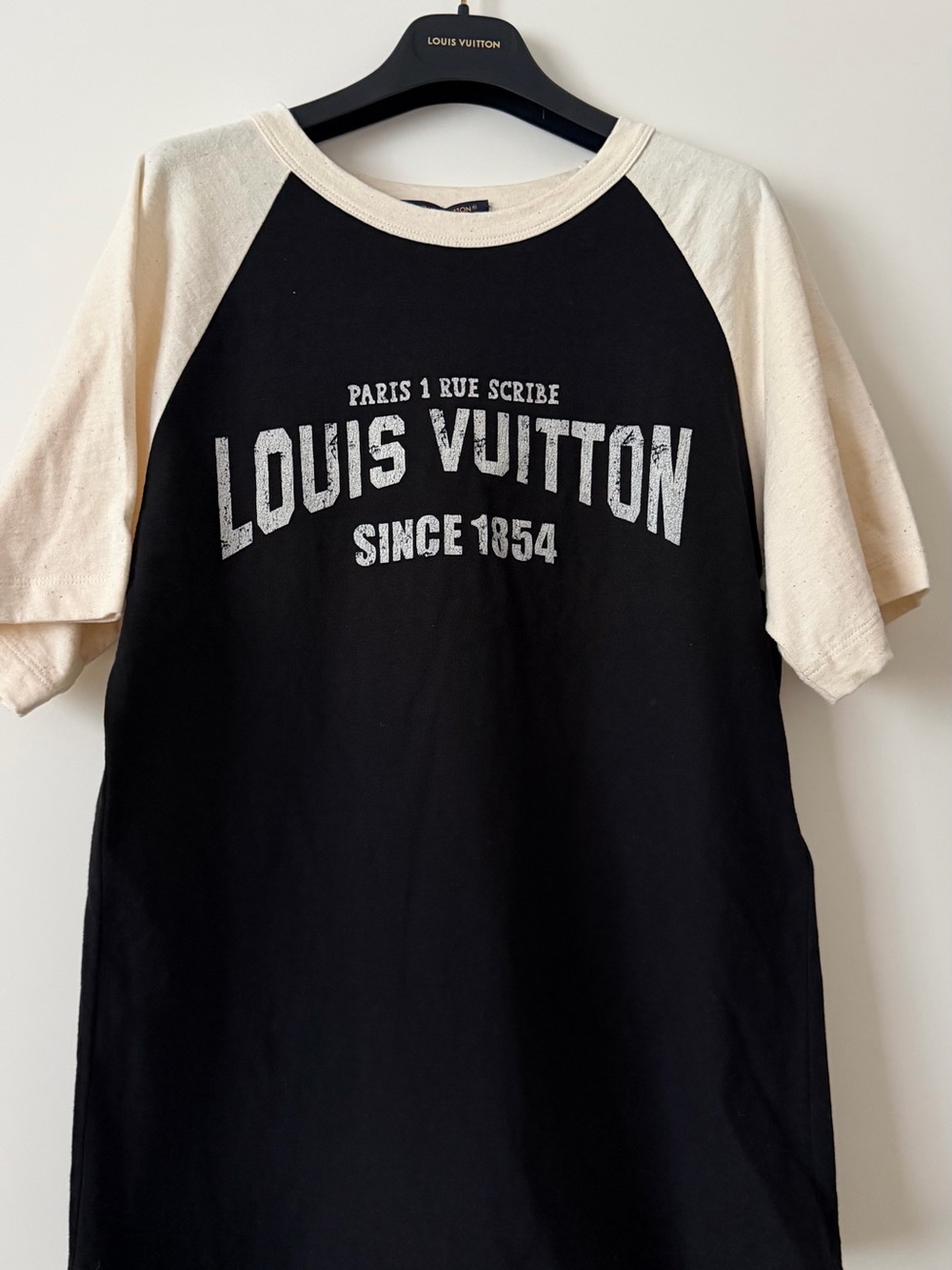 Louis Vuitton Paris Rue Scribe Regland T-Shirt - Black& Cream Logo Tee (size M)